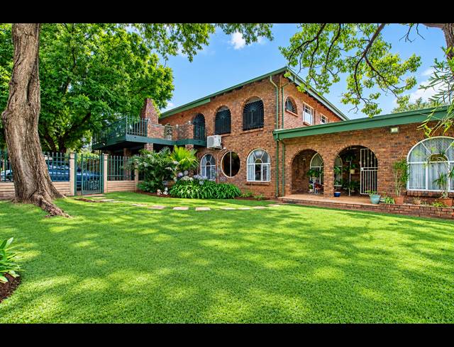 6 BEDROOM FREEHOLD FOR SALE IN ELOFFSDAL
